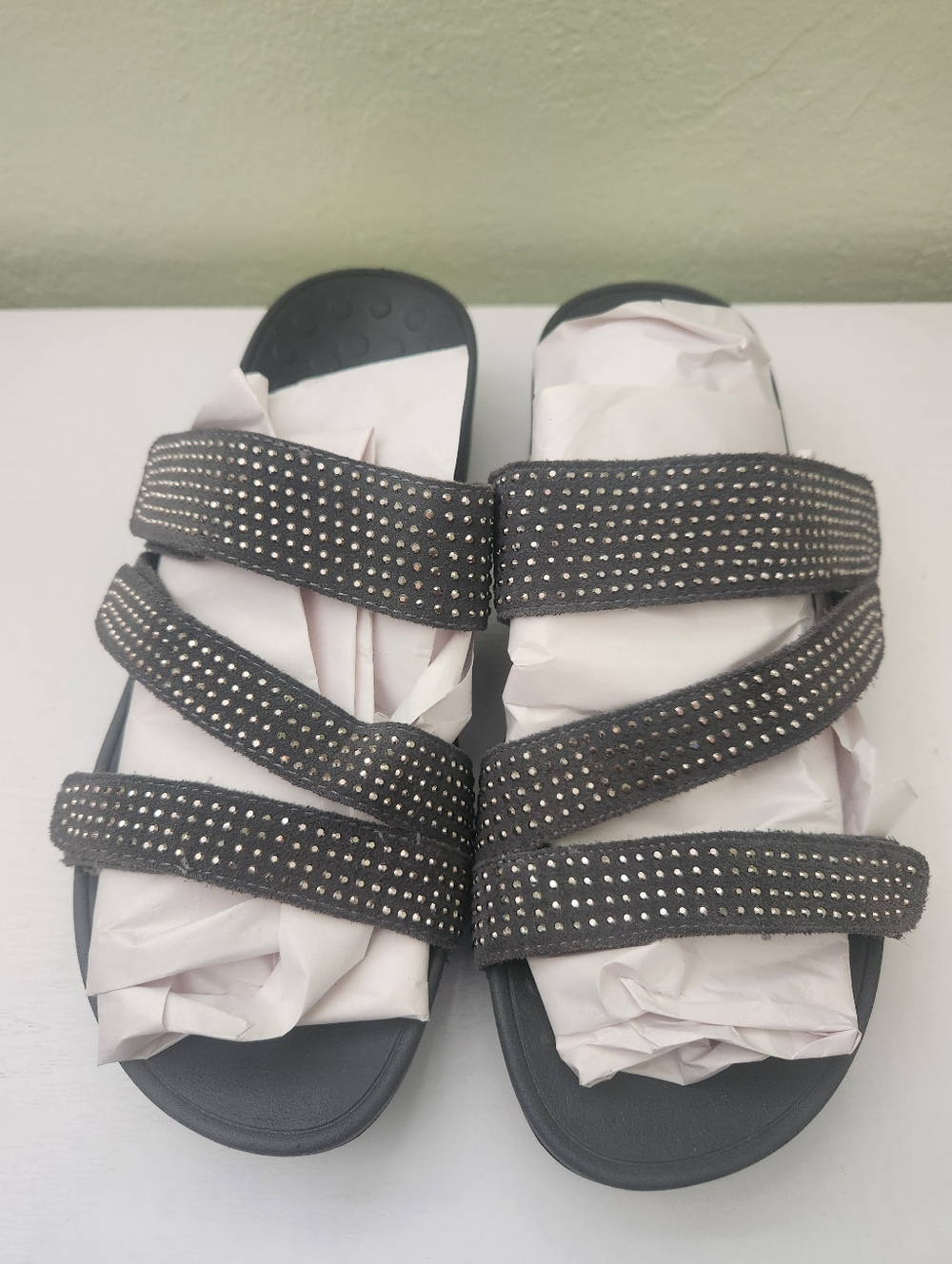 NWOT Vionic Alexis Women's Dark Grey Studded Triple-Strap Sandals - 10